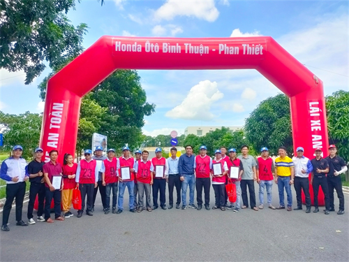 Đoàn viên Công đoàn cơ sở Trung tâm GDNN và SHLX Bình Thuận tham gia Chương trình lái xe An toàn
